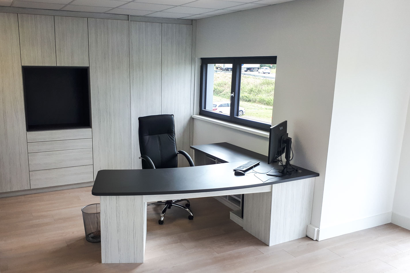 Bureau placards agencement professionnel sur mesure Strasbourg