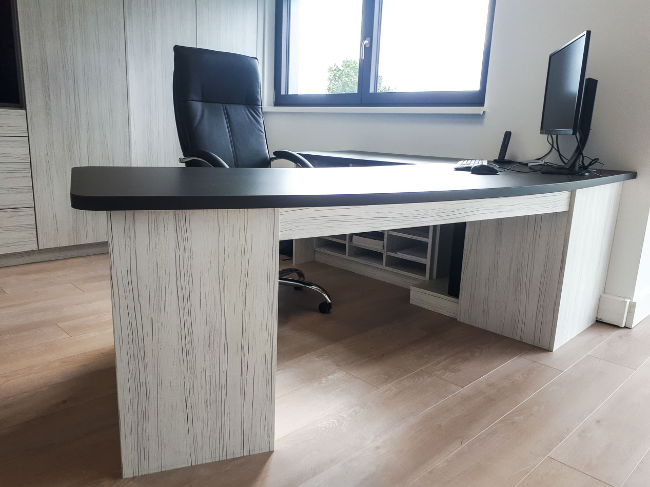 Bureau placards agencement professionnel sur mesure Strasbourg