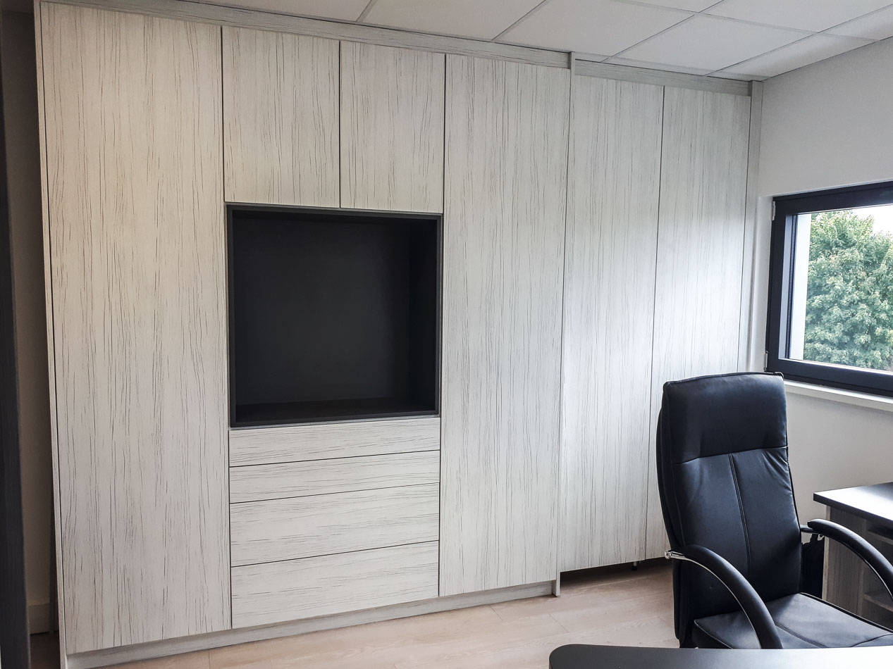 Bureau placards agencement professionnel sur mesure Strasbourg